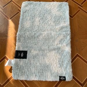 NWT Marissa bath rug